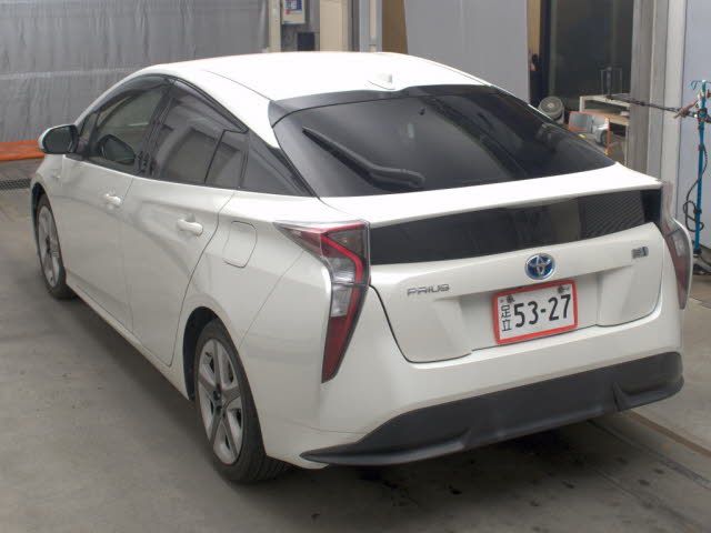 2017 Toyota Prius Sツーリングセレクション auction photo 2