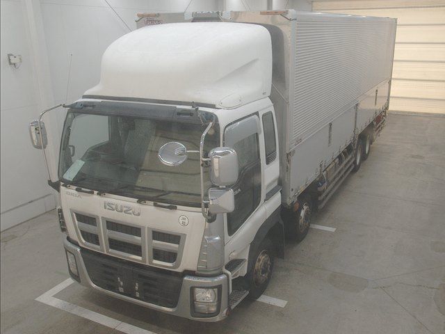 2013 Isuzu Wing Japan auction vehicle