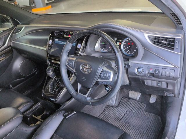 2019 Toyota Harrier premium auction photo 3