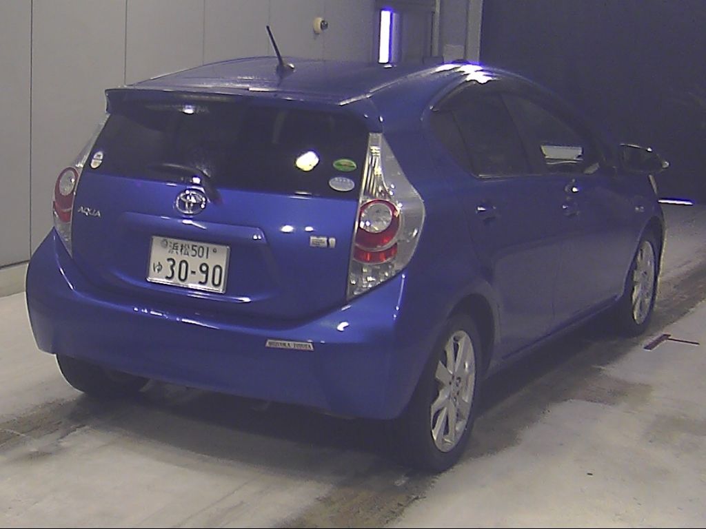 2012 Toyota Aqua G auction photo 2