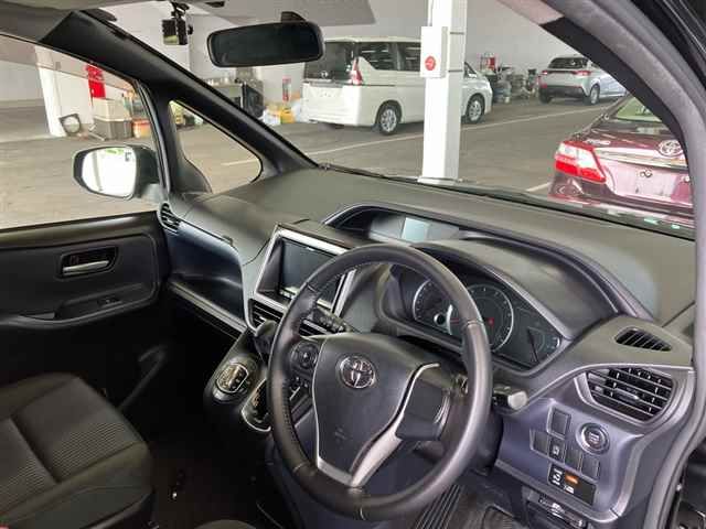 2015 Toyota Voxy ZS auction photo 3