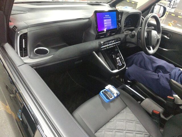 2026 Toyota Voxy Hybrid S-Z auction photo 3