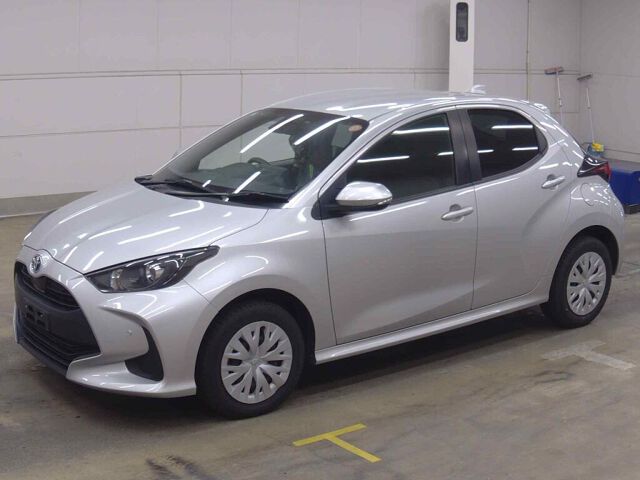 2022 Toyota Yaris ハイブリッドX 4WD auction photo 4