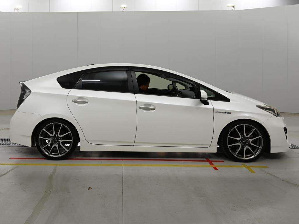 2013 Toyota Prius S Touring Selection G's auction photo 3
