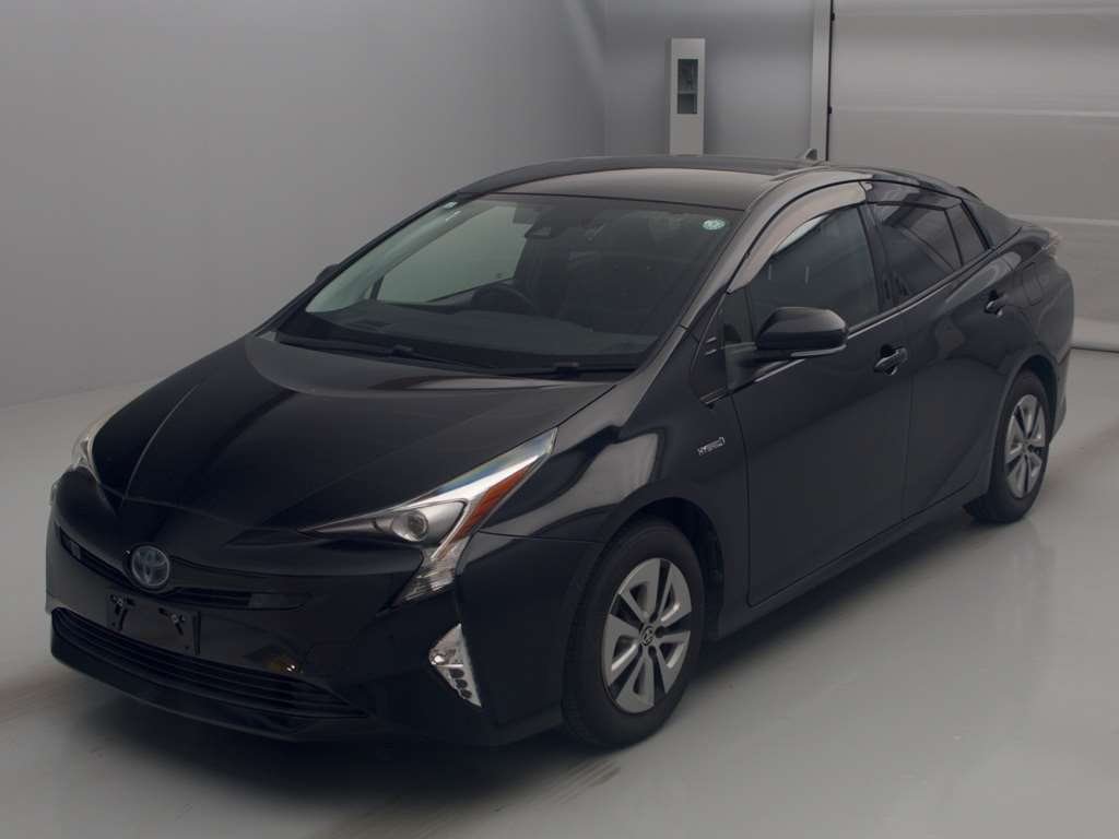 Japan Auction Vehicles 4 2017 Toyota Prius A auction photo