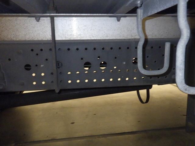 2014 Isuzu Forward Refrigerated and frozen trucks auction photo 5