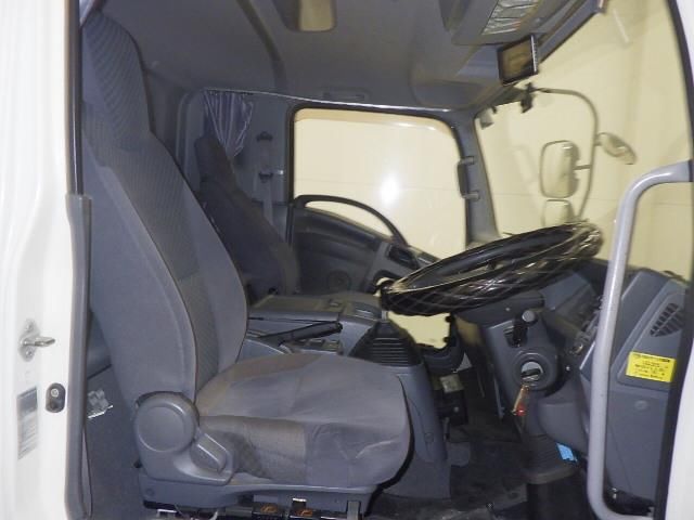 2014 Isuzu Forward Refrigerated and frozen trucks auction photo 6