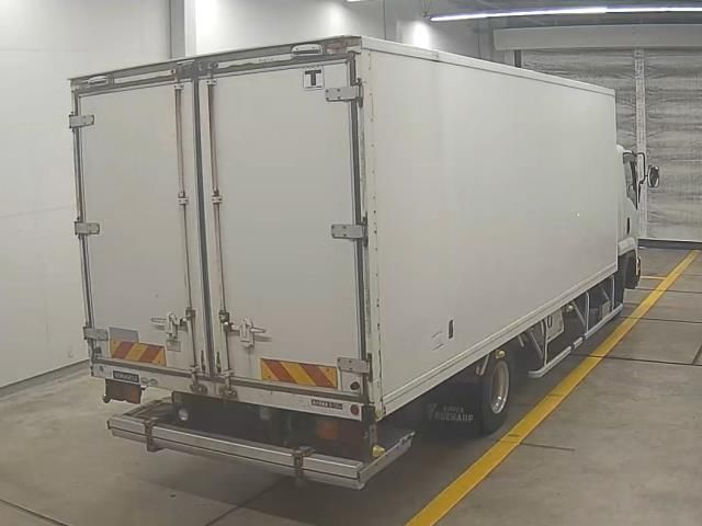 2014 Isuzu Forward Refrigerated and frozen trucks auction photo 2
