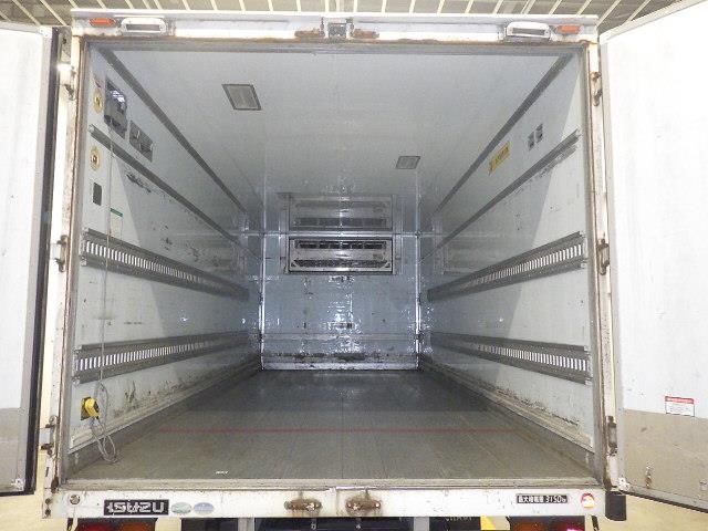 2014 Isuzu Forward Refrigerated and frozen trucks auction photo 4