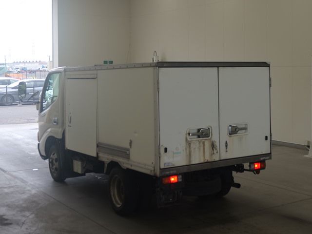 2005 Toyota Dyna Reizo Reito auction photo 2