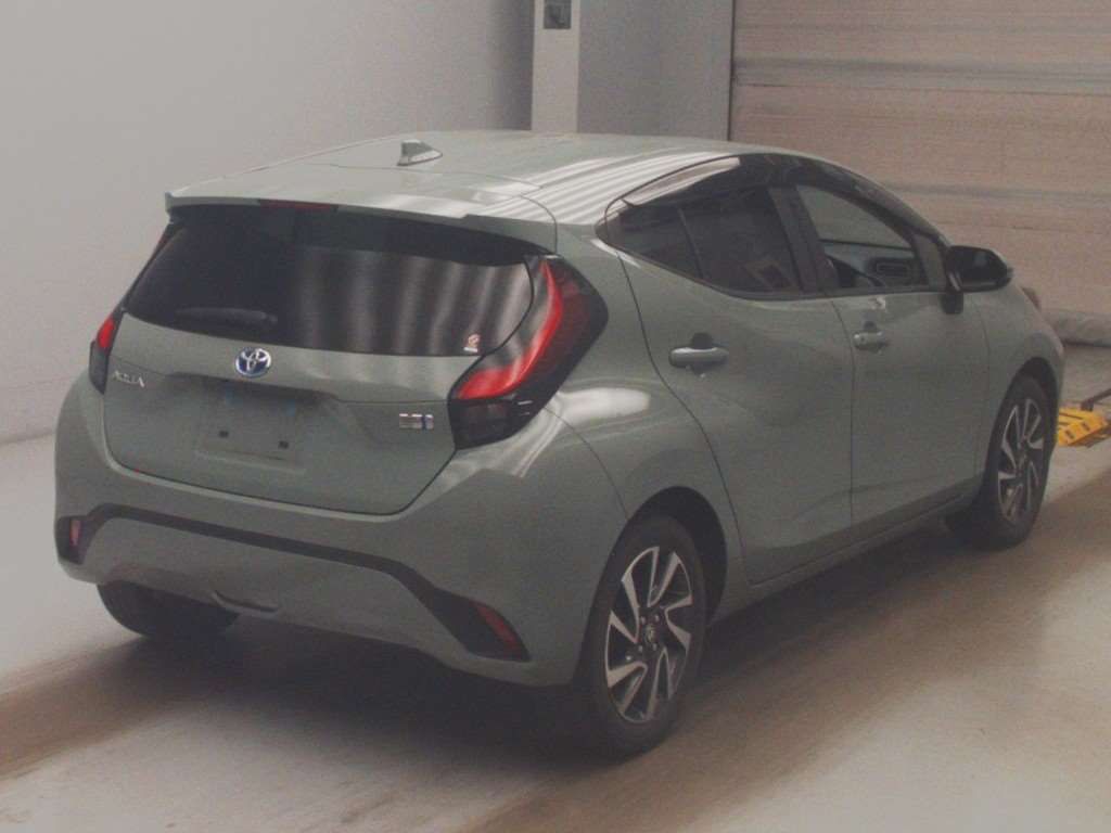 2021 Toyota Aqua Z auction photo 2