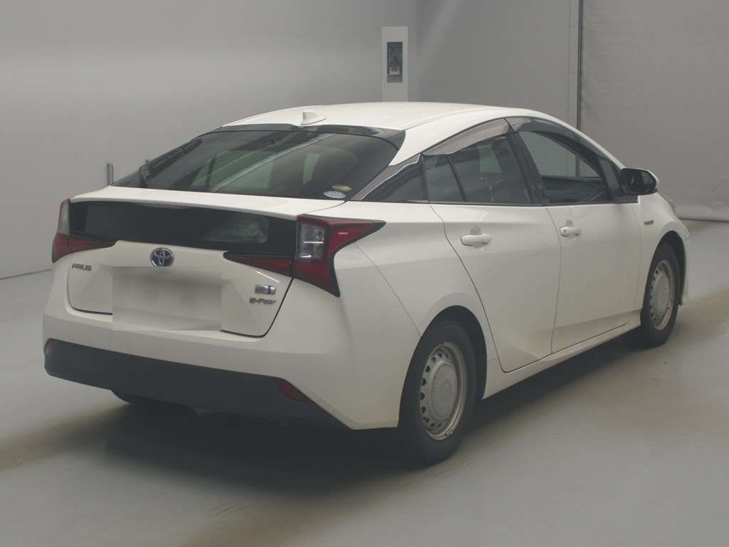 2019 Toyota Prius S 4WD auction photo 2