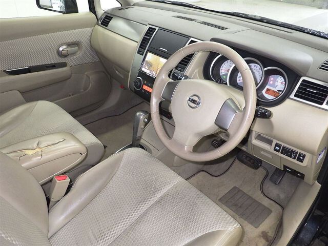 2011 Nissan ティーダ 15M auction photo 3