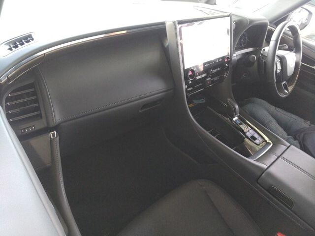 2025 Toyota Vellfire Executive Lounge 4WD auction photo 3