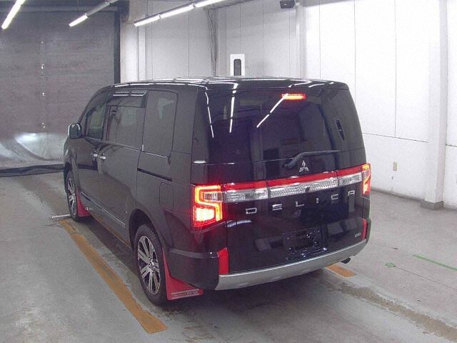 2021 Mitsubishi Delica D:5 P 4WD auction photo 2