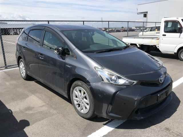2015 Toyota Prius Alpha S Japan auction vehicle