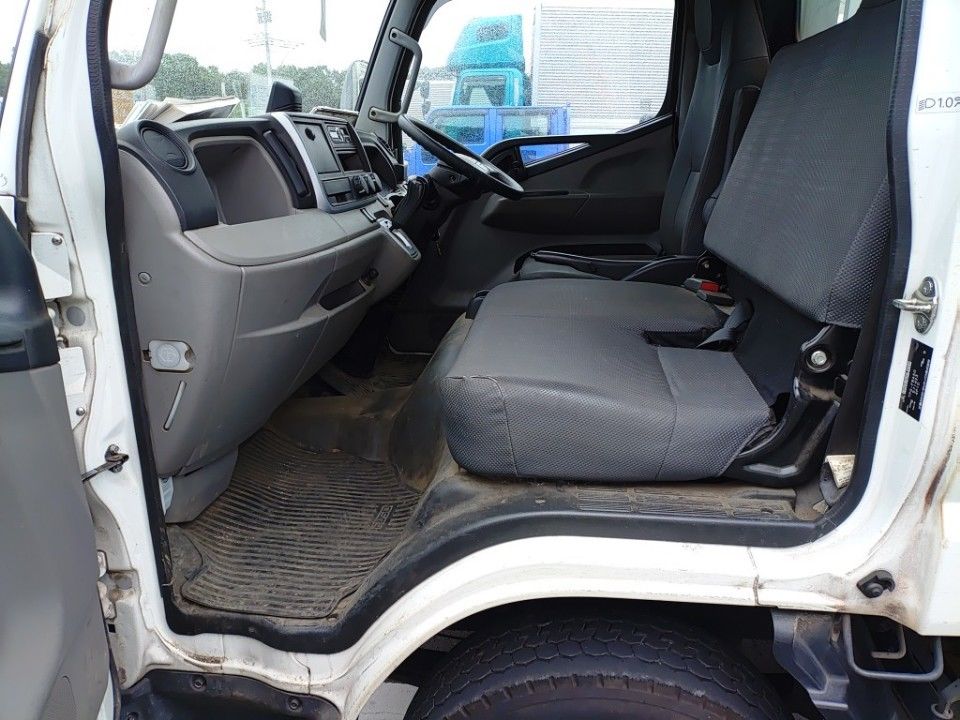2019 Mitsubishi Fuso Canter auction photo 16