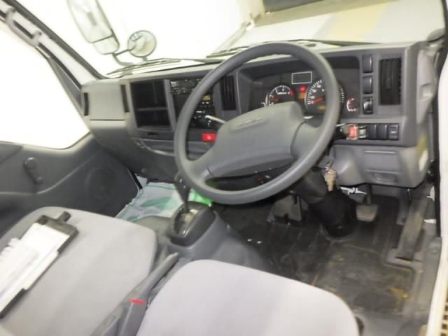 2017 Isuzu Elf Van auction photo 3