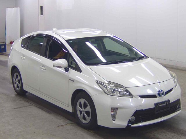 2014 Toyota Prius S Japan auction vehicle