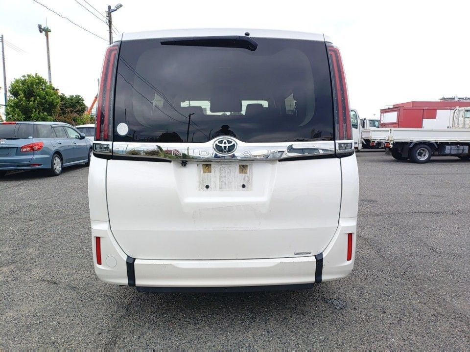 2021 Toyota Noah auction photo 5