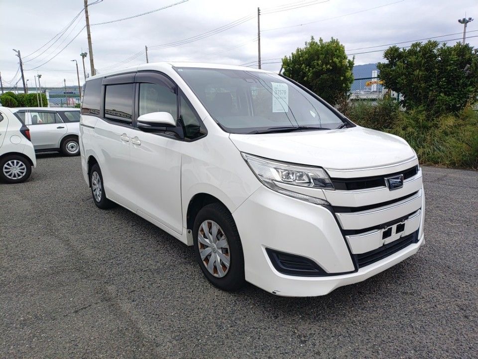 2021 Toyota Noah auction photo 4
