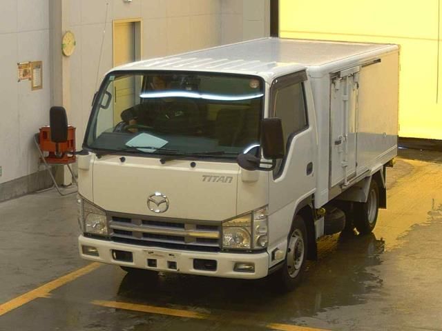 Japan Auction Vehicles 10 2014 Mazda タイタン Refrigerated and frozen trucks auction photo