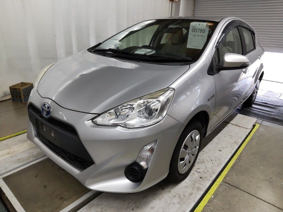 Japan Auction Vehicles 25 2017 Toyota Aqua auction photo