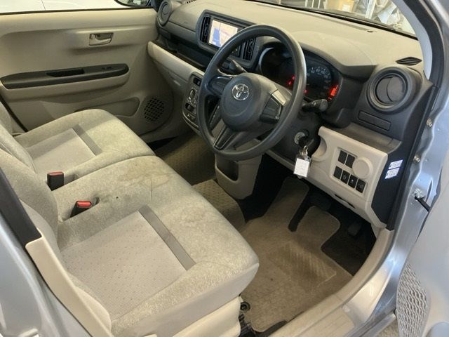 2016 Toyota Passo X auction photo 4