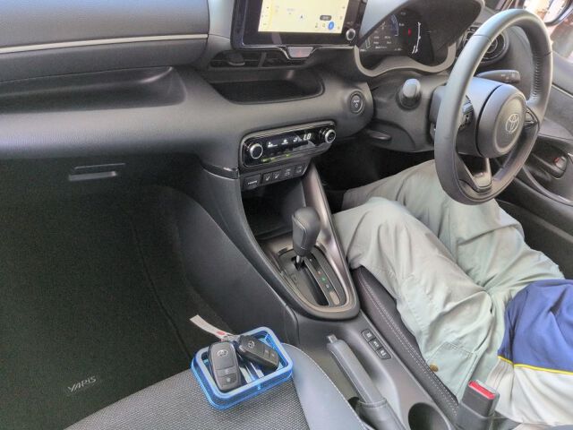 2025 Toyota Yaris ハイブリッドZ auction photo 3