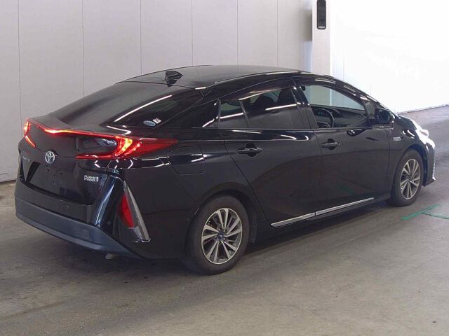 2017 Toyota Prius PHEV A auction photo 5