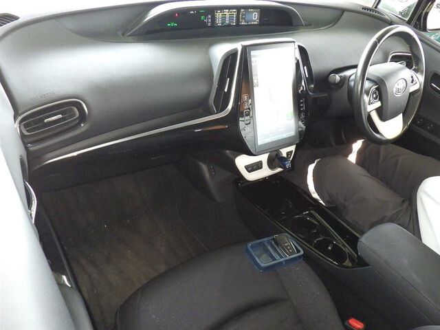 2017 Toyota Prius PHEV A auction photo 3