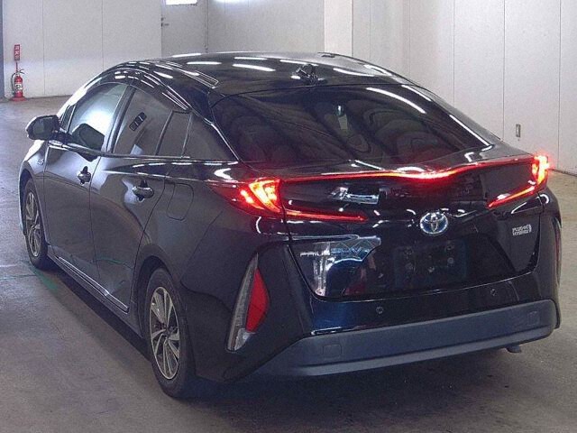 2017 Toyota Prius PHEV A auction photo 2