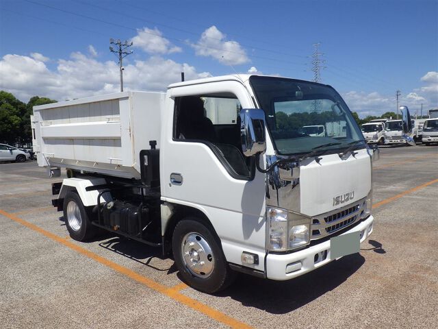 Japan Auction Vehicles 8 2014 Isuzu Elf auction photo