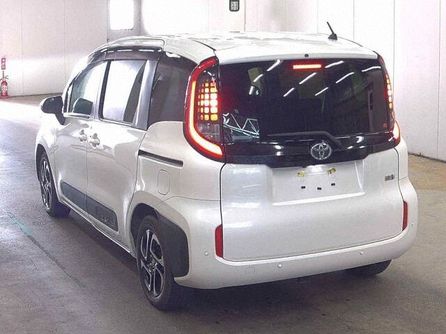 2023 Toyota Sienta ハイブリッドZ auction photo 2