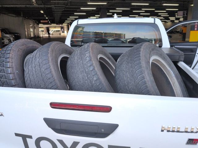 2022 Toyota Hilux Z GR Sport 4WD auction photo 3