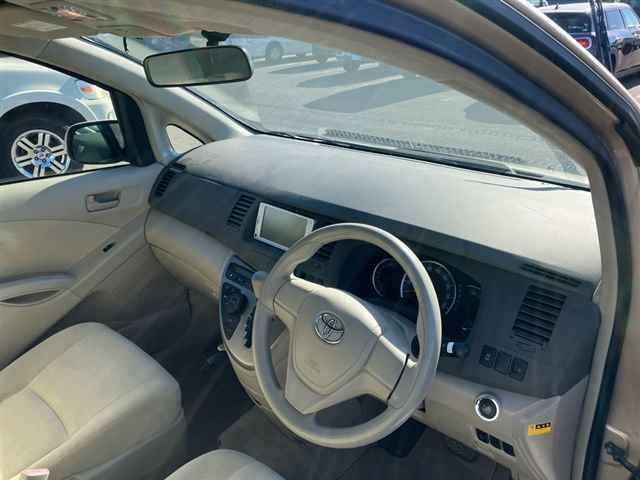 2013 Toyota Isis L auction photo 3