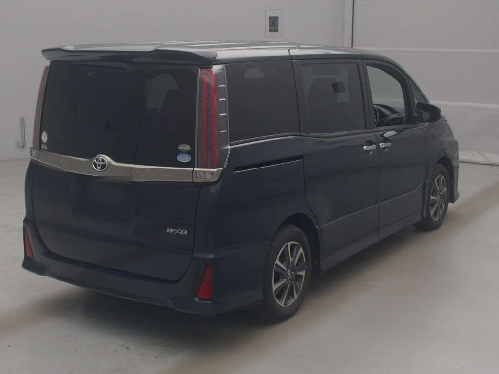 2018 Toyota Noah Si WxB auction photo 2