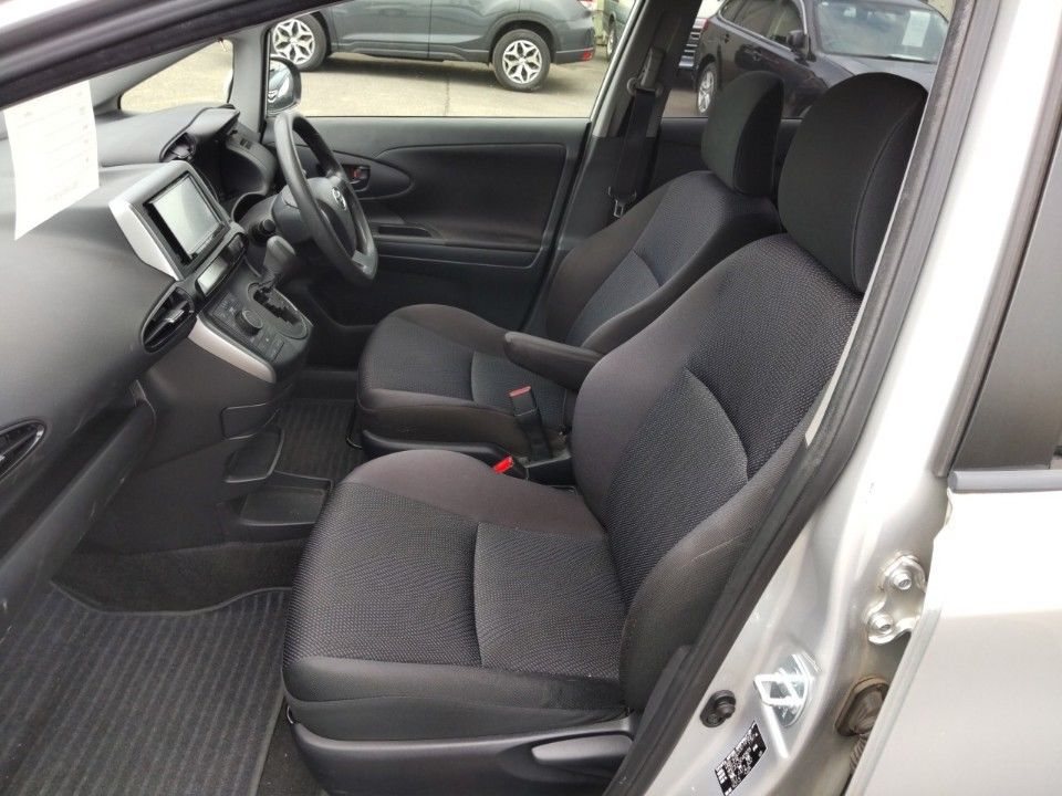 2017 Toyota Wish auction photo 16