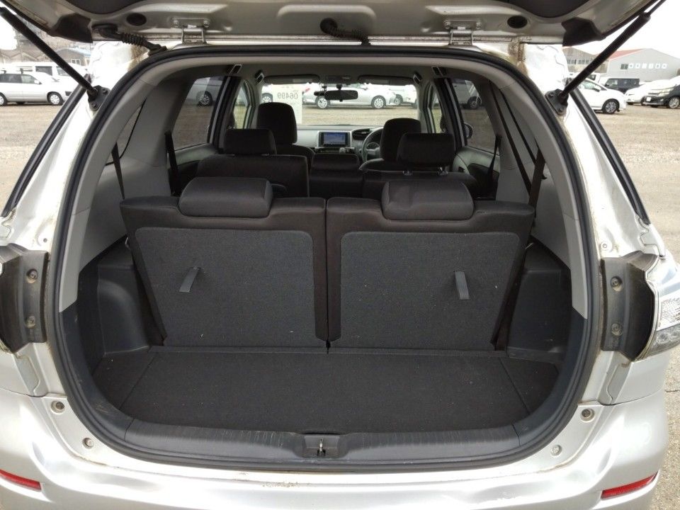 2017 Toyota Wish auction photo 8