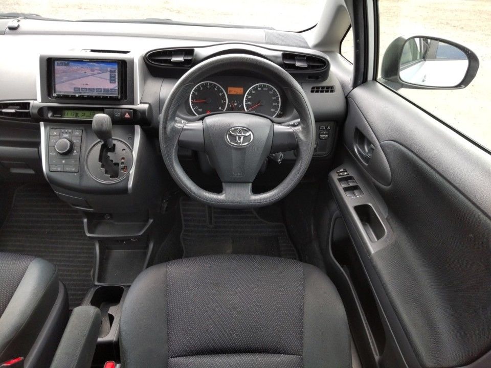 2017 Toyota Wish auction photo 3