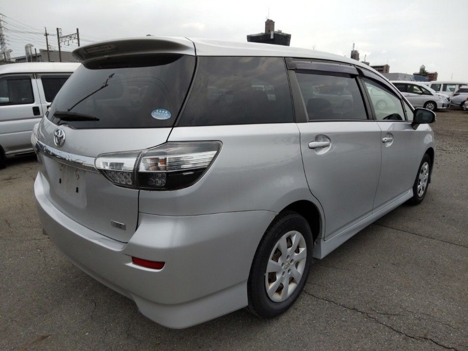 2017 Toyota Wish auction photo 2