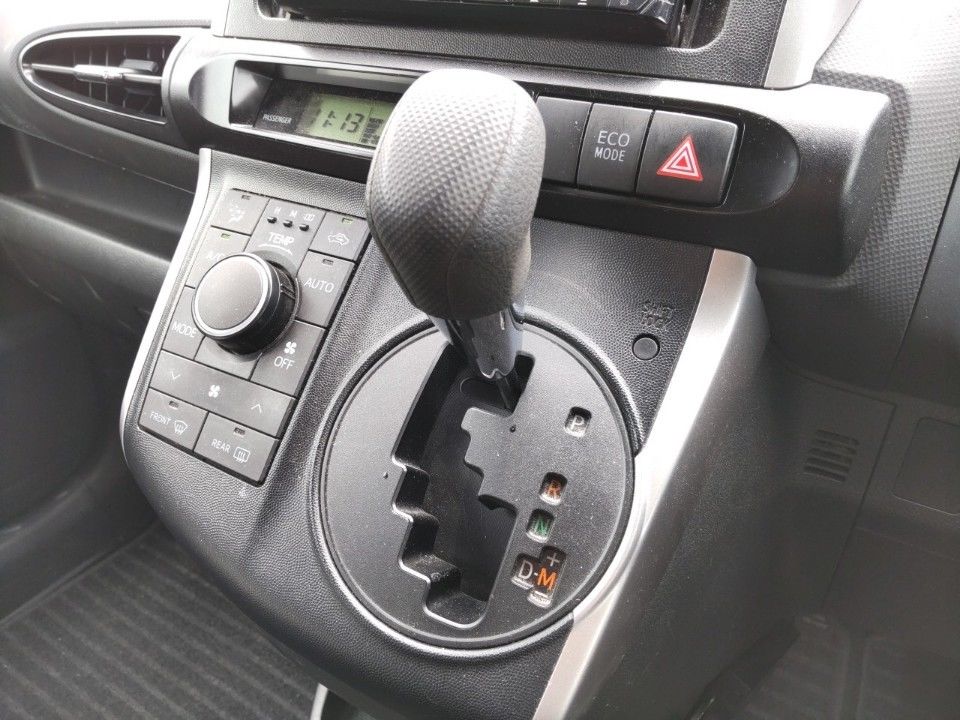 2017 Toyota Wish auction photo 12