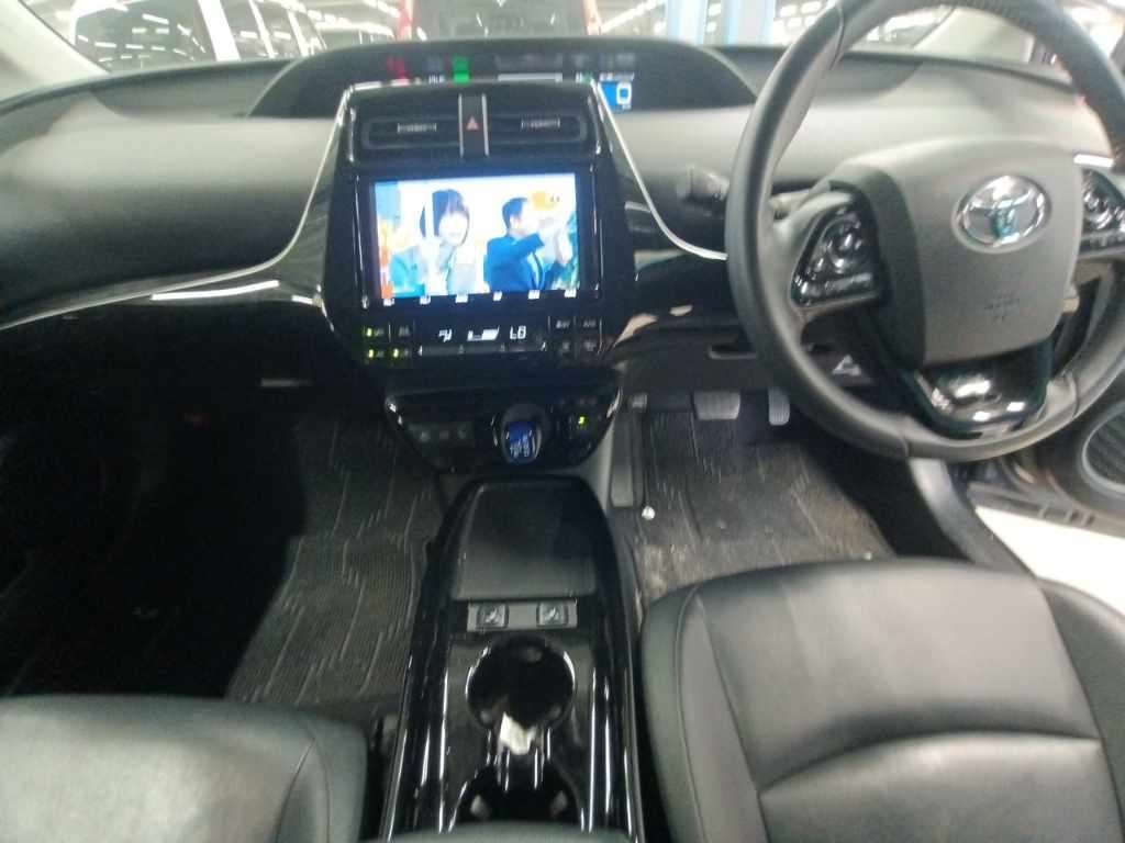 2019 Toyota Prius Aツーリングセレクション auction photo 11