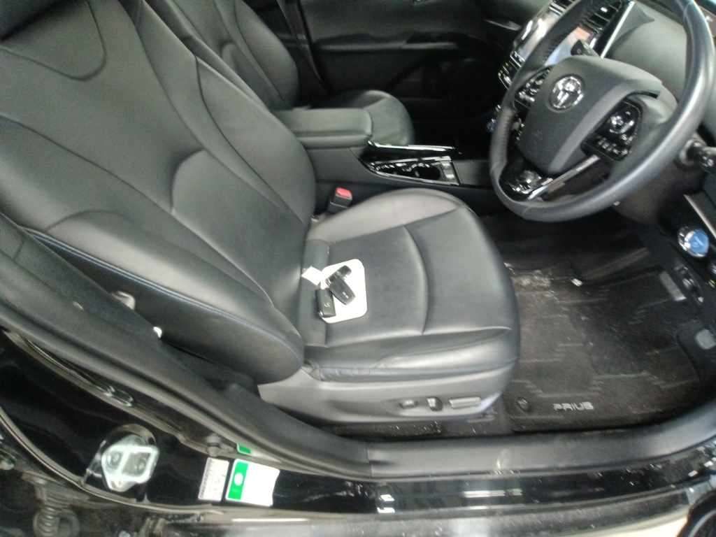 2019 Toyota Prius Aツーリングセレクション auction photo 10