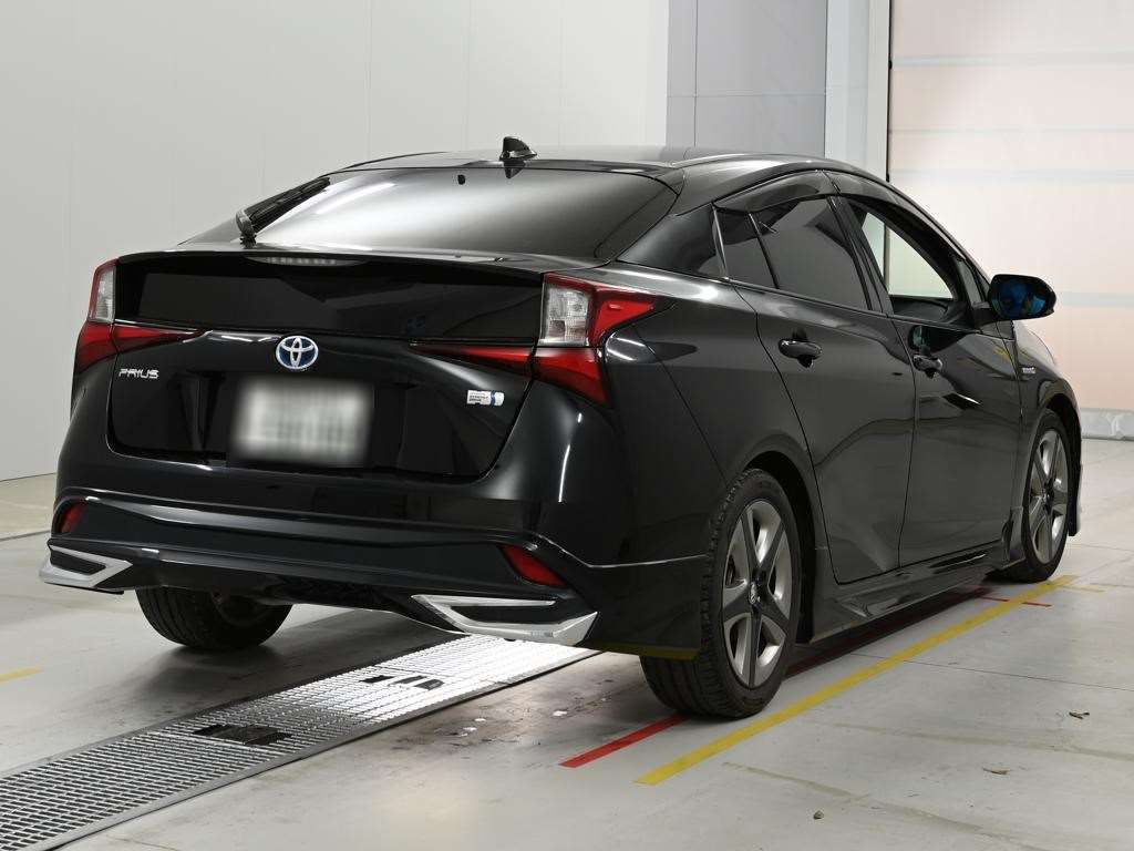 2019 Toyota Prius Aツーリングセレクション auction photo 2