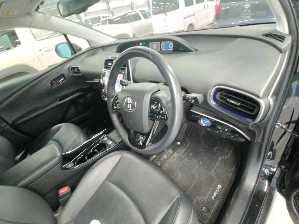 2019 Toyota Prius Aツーリングセレクション auction photo 9