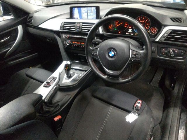 2013 BMW 3 Series 320DブルPスポーツ auction photo 3