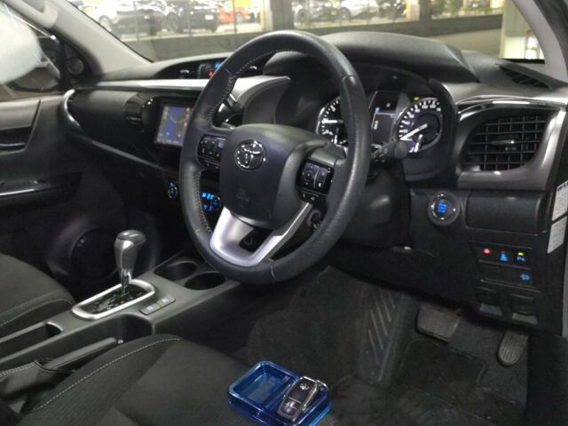 2021 Toyota Hilux Z 4WD auction photo 3