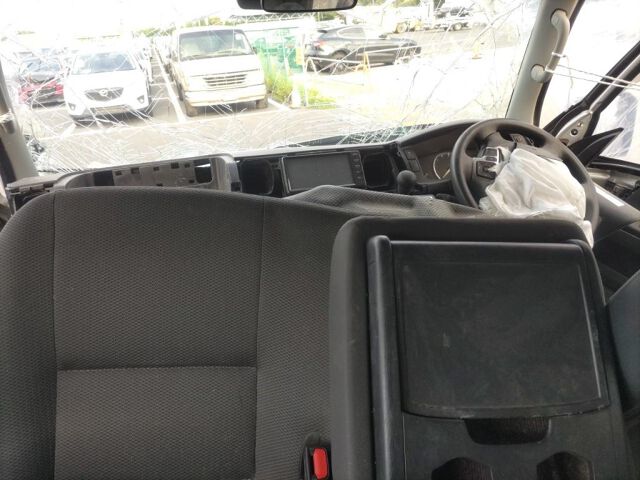 2024 Toyota Hiace 4WD auction photo 3