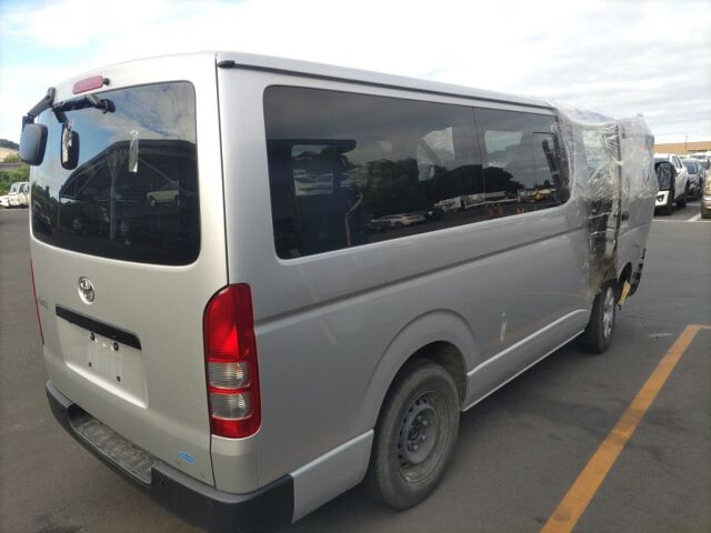 2024 Toyota Hiace 4WD auction photo 5